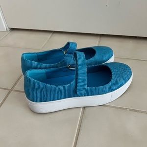 Charlotte Stone Heidi sneaker size 9